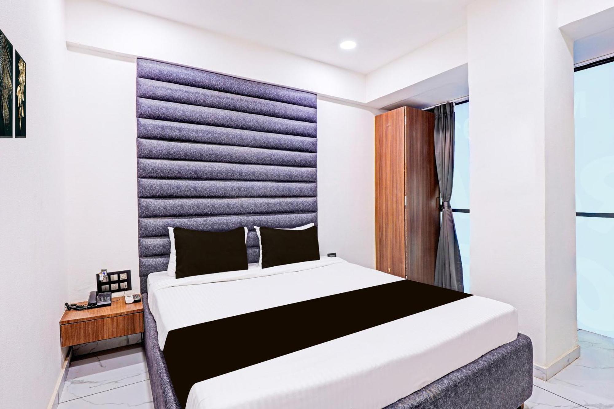 Super Hotel O Althan Formerly Hotel Niraant สุรัต ภายนอก รูปภาพ