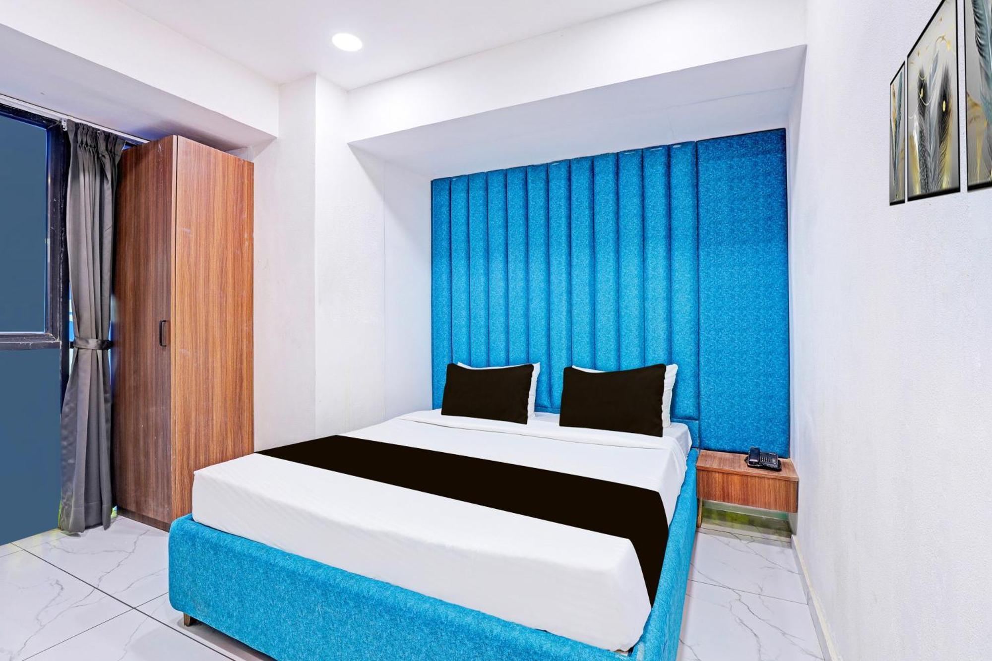 Super Hotel O Althan Formerly Hotel Niraant สุรัต ภายนอก รูปภาพ