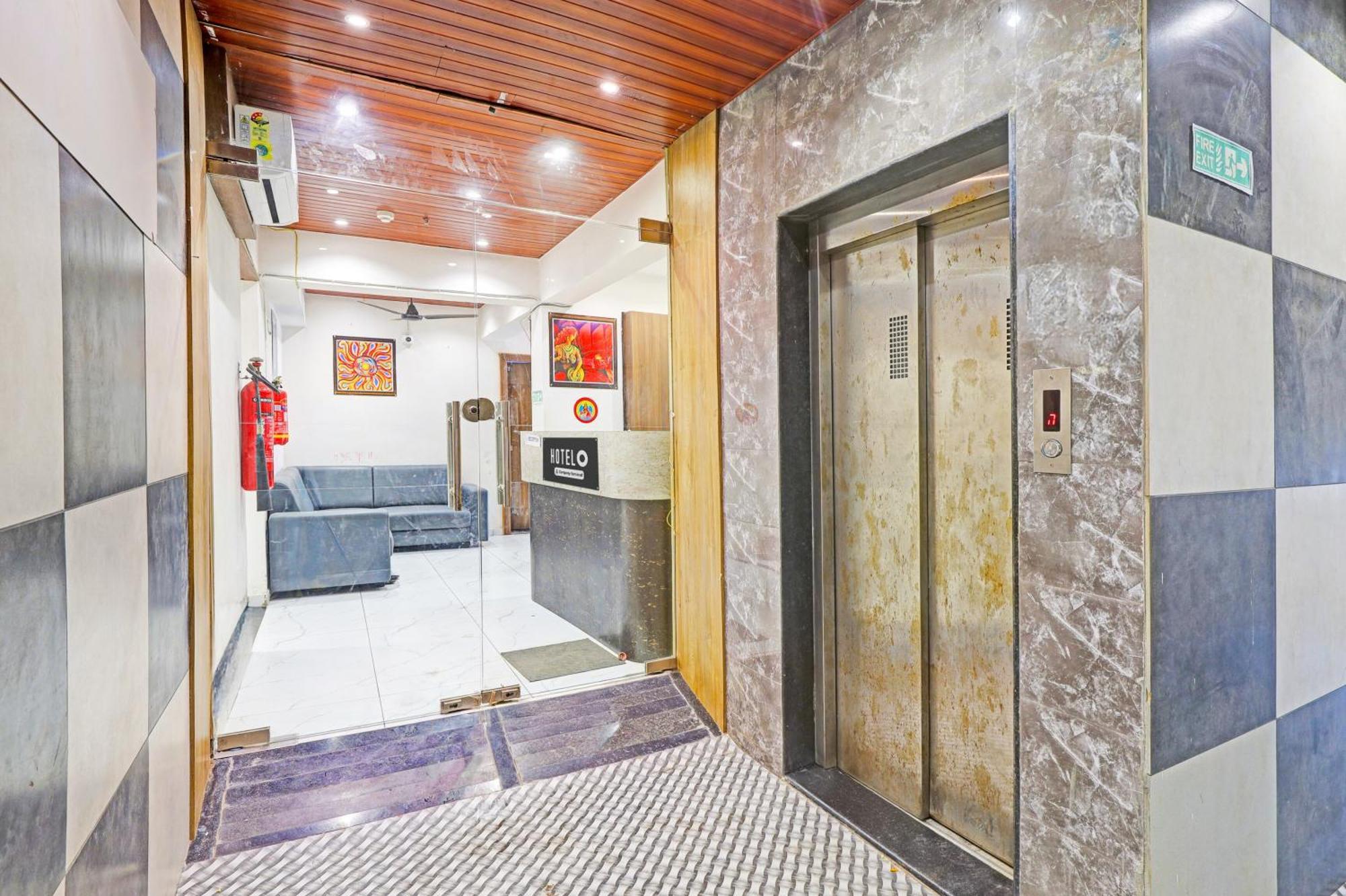 Super Hotel O Althan Formerly Hotel Niraant สุรัต ภายนอก รูปภาพ
