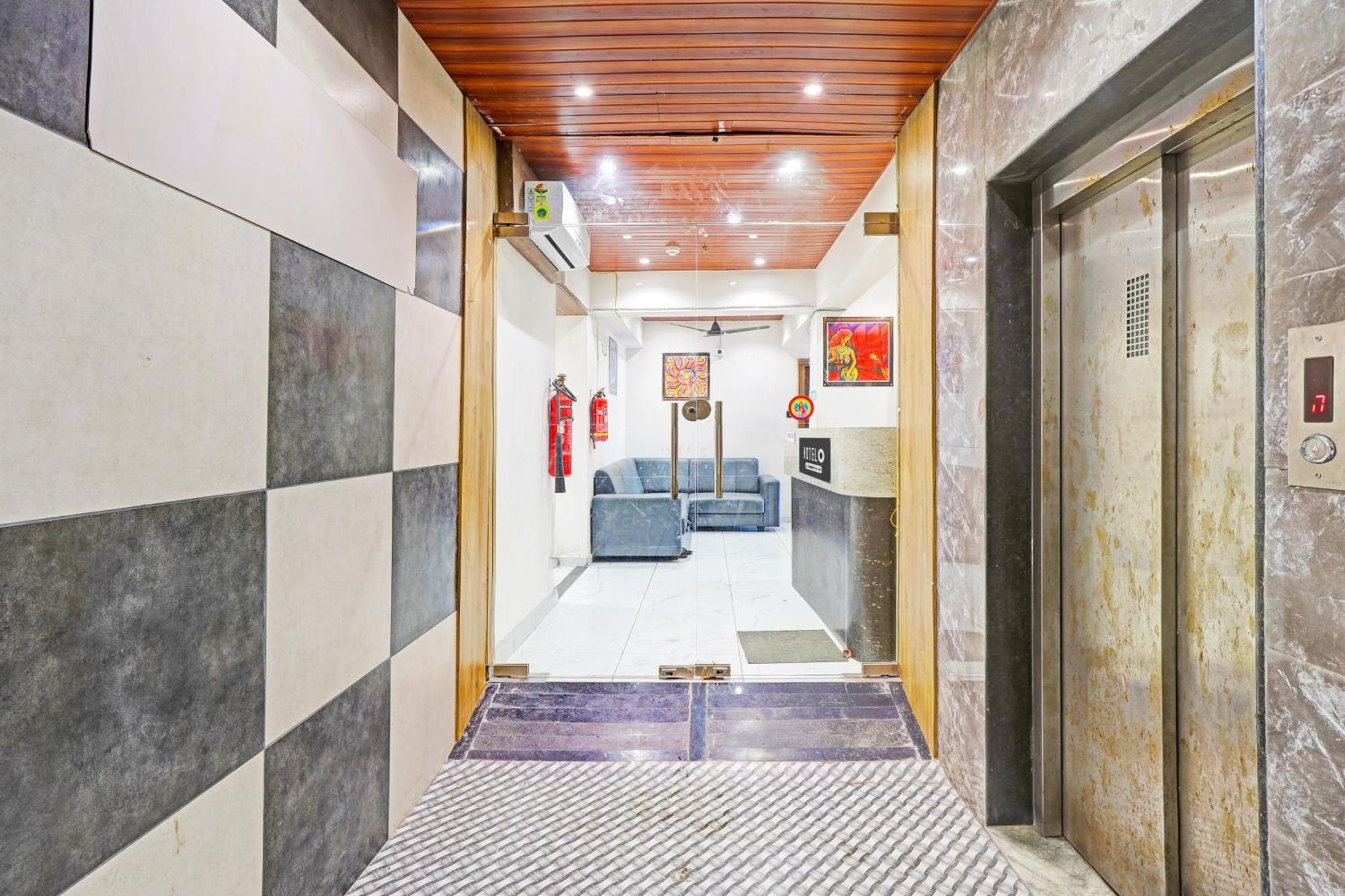 Super Hotel O Althan Formerly Hotel Niraant สุรัต ภายนอก รูปภาพ