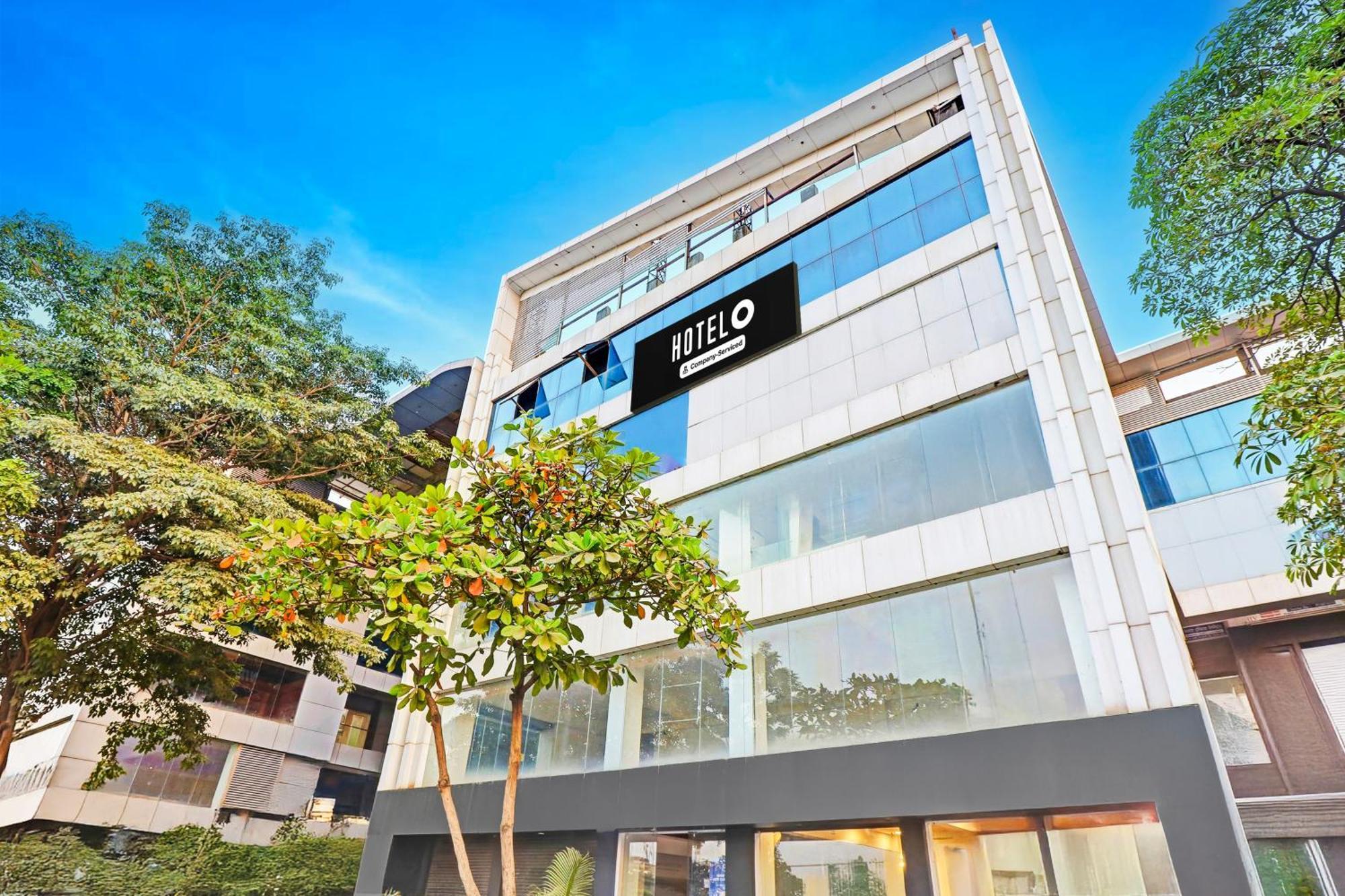 Super Hotel O Althan Formerly Hotel Niraant สุรัต ภายนอก รูปภาพ